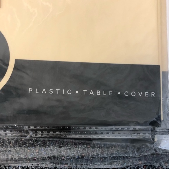 12-Pack Premium Plastic disposable Tablecloth 84in. Round Table Cover Ivory-NWT - Picture 7 of 8